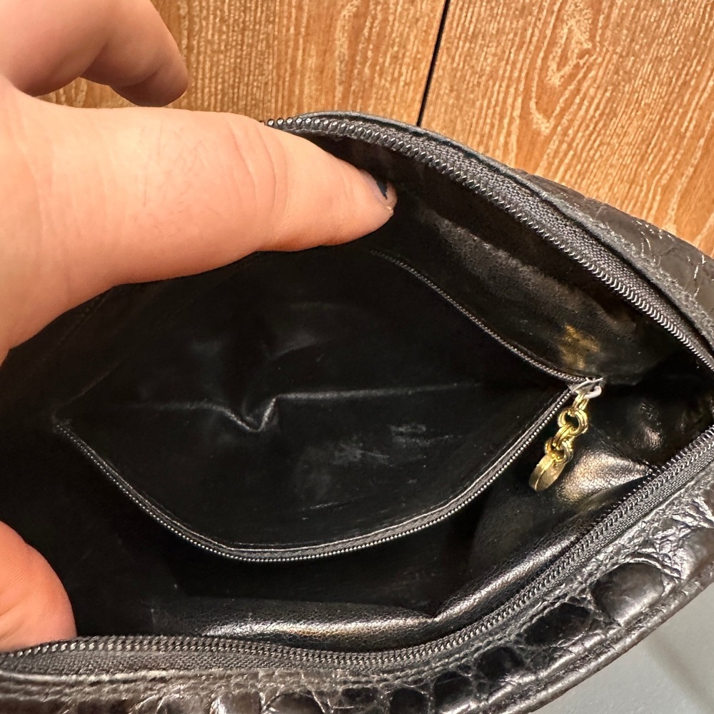 Salvatore Ferragamo Black Croc Embossed Leather Vara Bow Crossbody Bag BA214183 - Picture 16 of 16